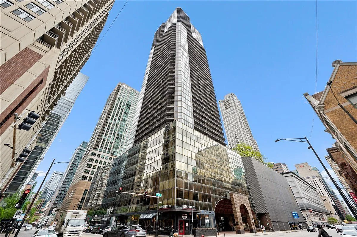 2 bed, 1400 sqft, $4,000 — Photo 1