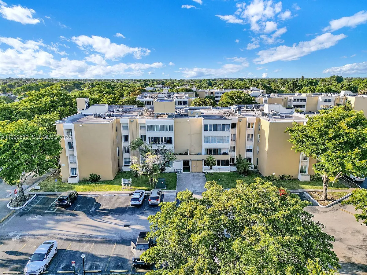 Building Photo - 6841 SW 147th Ave #2H