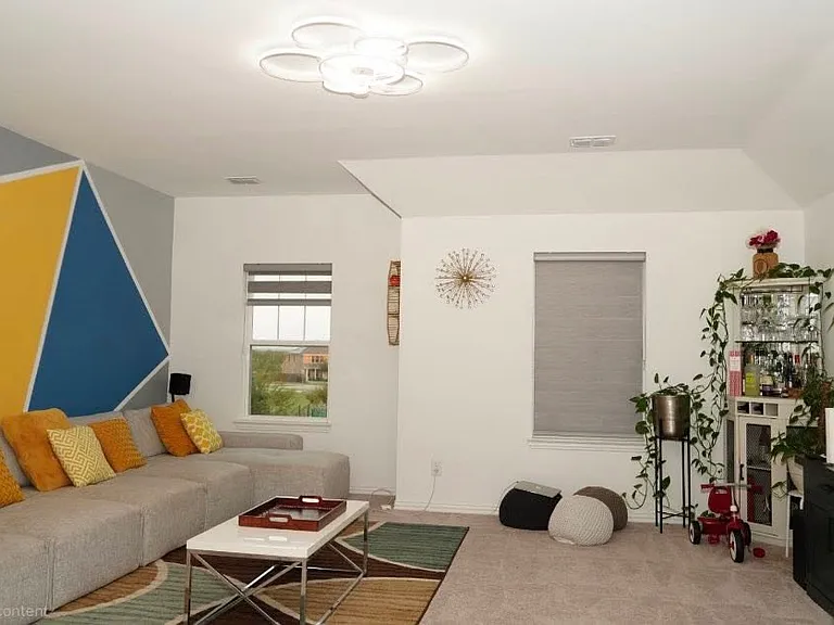 502 Virginia Way — Photo 5