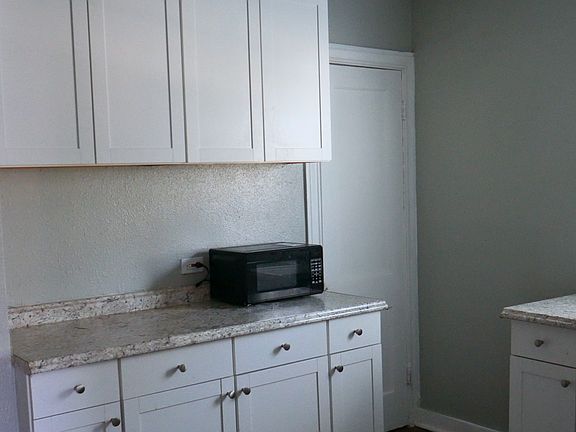 3rd image of 434 Elmwood Dr