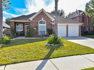 3810 Glenhill Dr, Pearland, TX 77584