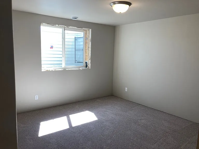 4 Bed 3 Bath Twin Home — Photo 8