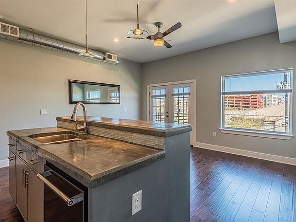 3rd image of 1011 Studemont St #205