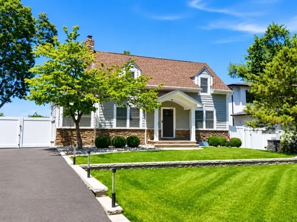 307 N Farview Ave, Paramus Boro, NJ 07652