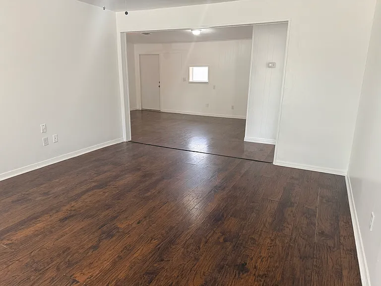 918 Roberts St — Photo 7