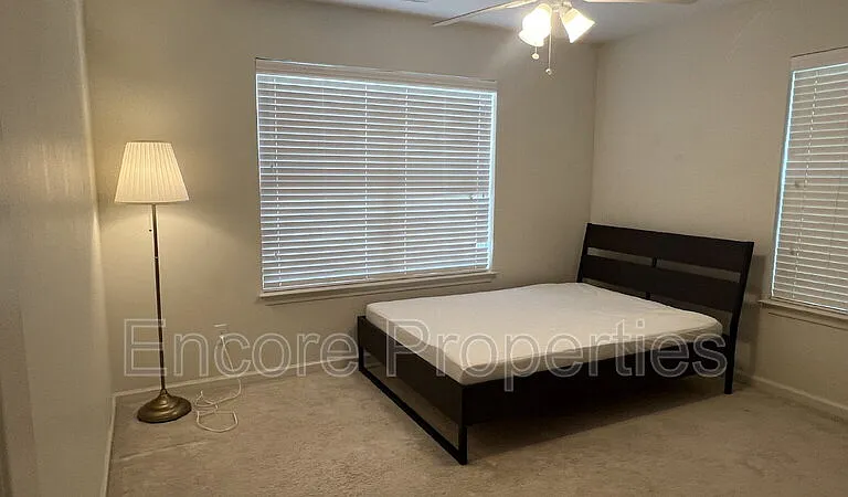 821 Central Park Dr — Photo 9