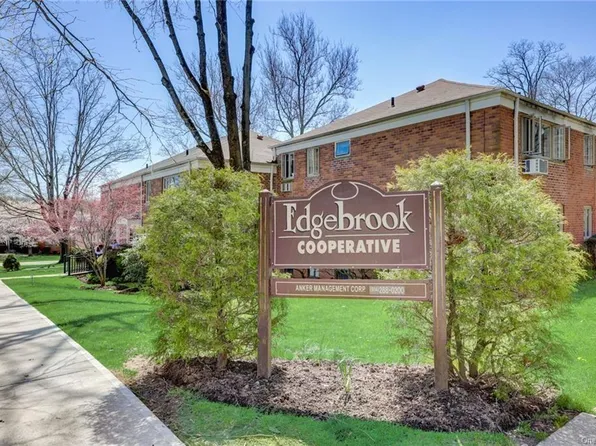44 LAWRENCE Drive #D, White Plains, NY 10603