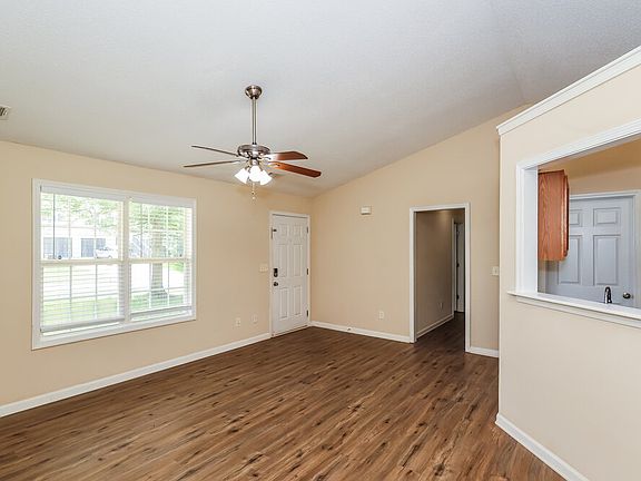 5th image of 43 Thorn Thicket Way