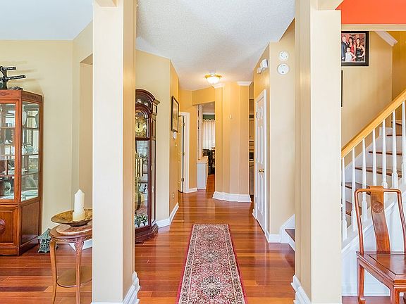 3rd image of 605 Robin Hood Dr