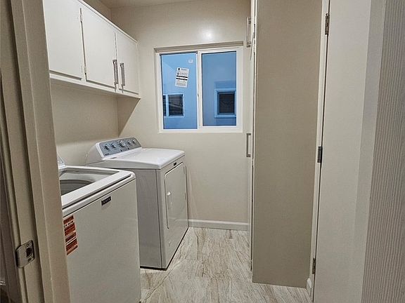 4th image of 16009 Dearborn St