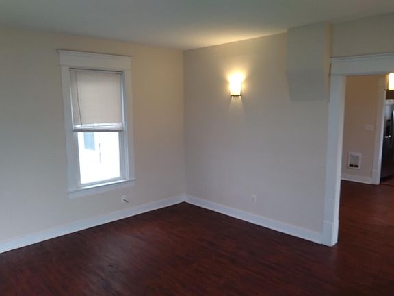 3rd image of 2502 Rockefeller Ave