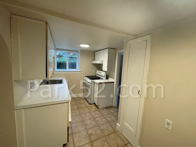 406 N 6th St #1/2 — Photo 9