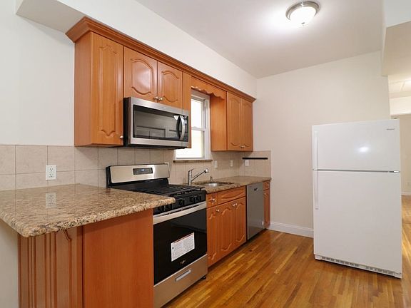 3rd image of 34 Court House Pl #2L