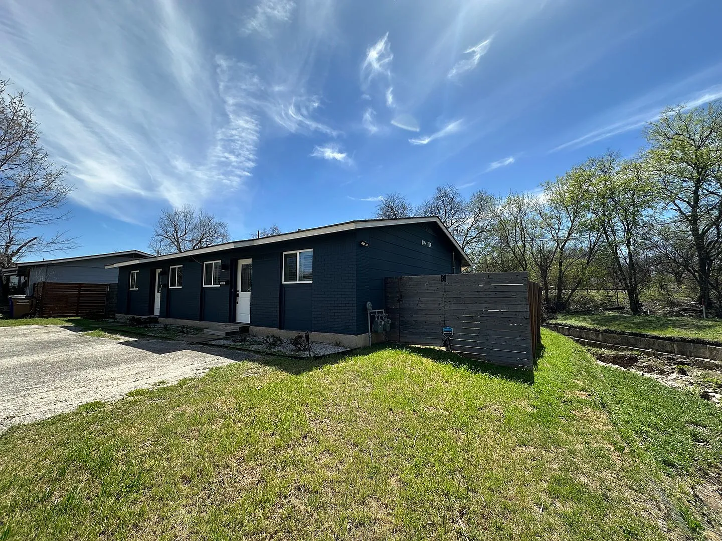 Darling Duplex Unit Single Story 2 Bedrooms 1 Bathroom for Rent in Central Austin! — Photo 2