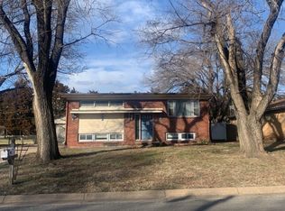 516 E Martha Ave, Mulvane, KS 67110