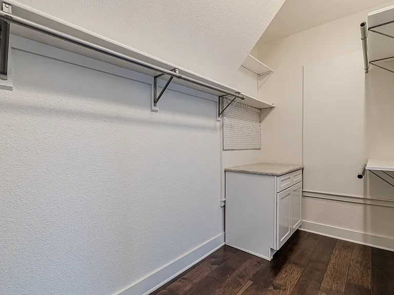 311 W Mistletoe Ave — Photo 31