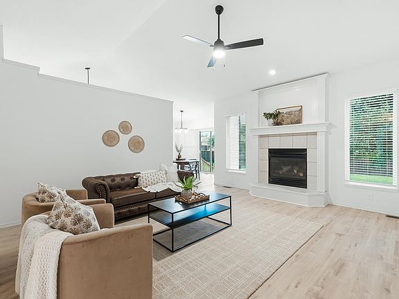 3rd image of 1066 N Bedford St