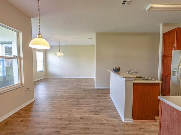 5th image of 441 Tamarind Parke Ln