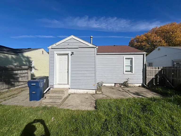 3701 N Whitney Ave — Photo 20