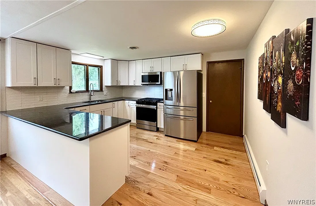 3 bed, 2.0 bath, 1628 sqft, $3,100 — Photo 3