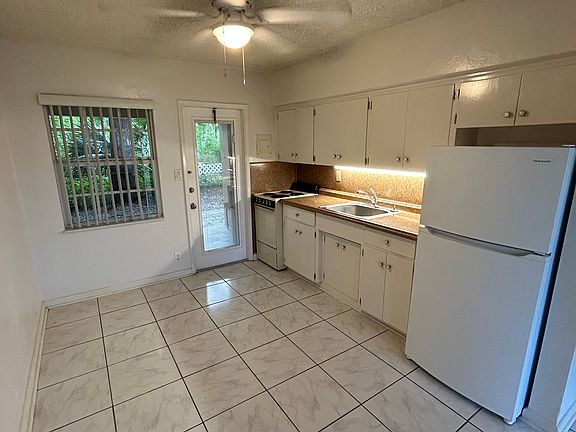 3rd image of 700 SE 16th St #A