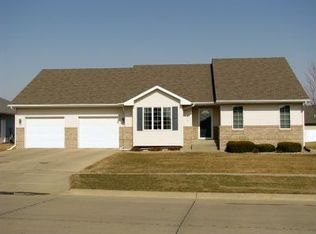 411 Bennington Dr, Sergeant Bluff, IA 51054