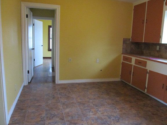 4th image of 1103 Harvey Ln