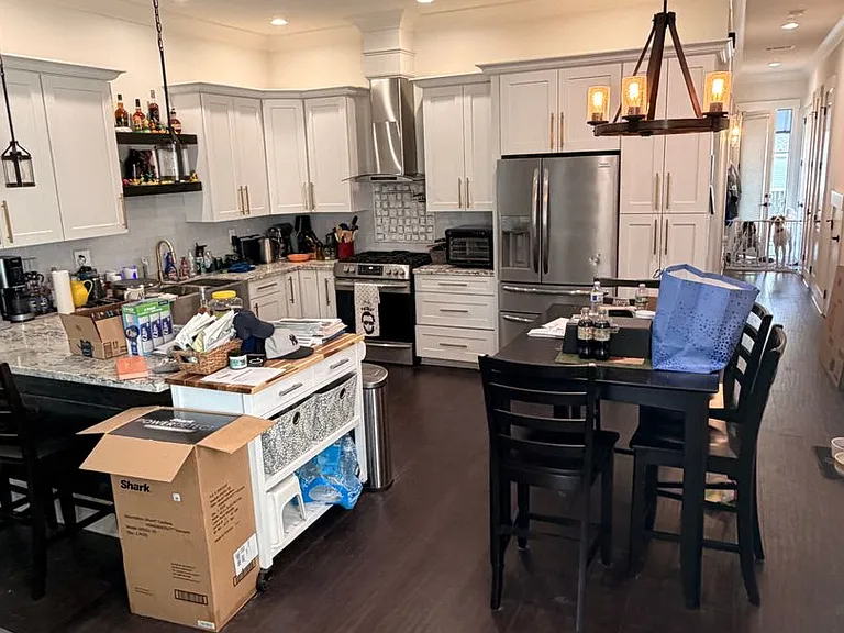 2708 Burns St — Photo 3