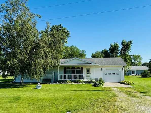 306 Kellerhal Dr, Cissna Park, IL 60924