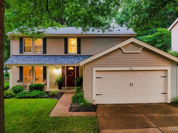811 Weatherwood Dr, Manchester, MO 63021