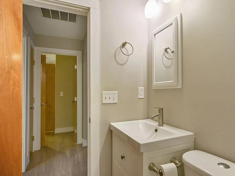 195 Powell St SE #10 — Photo 17