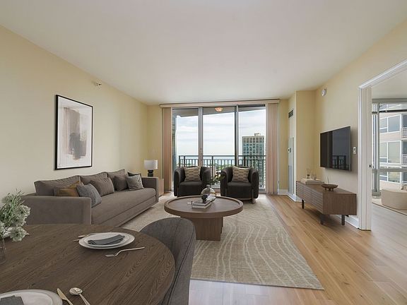 4th image of 807 Davis St Unit 1610
