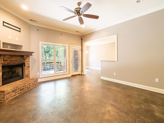 3rd image of 512 Canterbury Dr