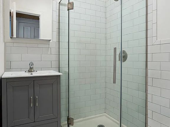 4th image of 846 President St APT 3R