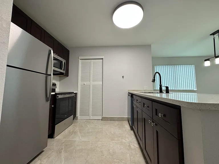 400 NE 30th St #2 — Photo 17