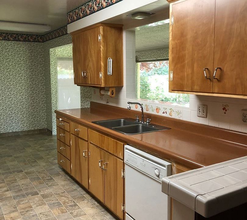 2nd image of 7703 Woodside Dr