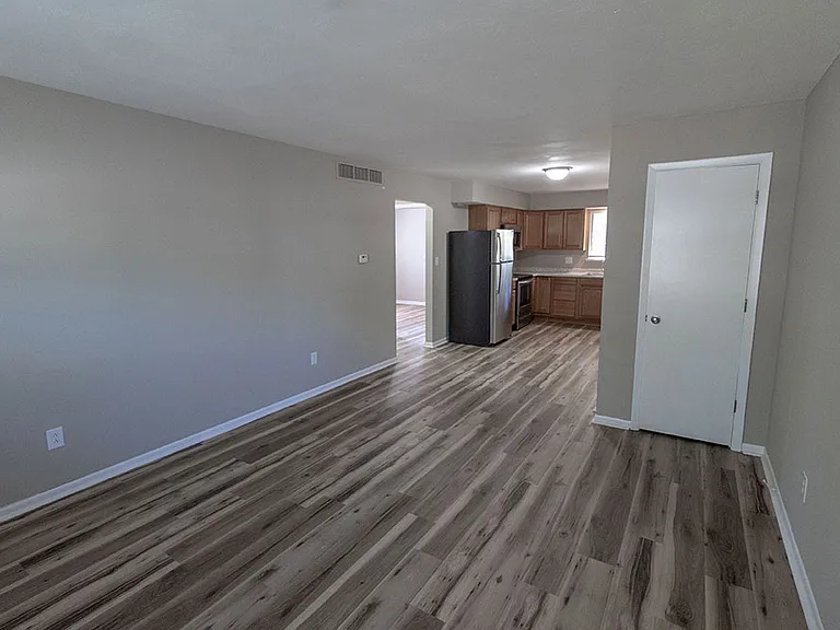 3415 Balboa Ln — Photo 3