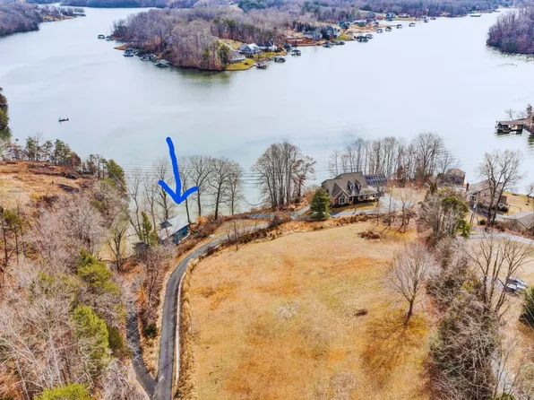 225 Thompson Ln, Wirtz, VA 24184