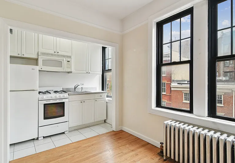 218 W 10th St #6E — Photo 2