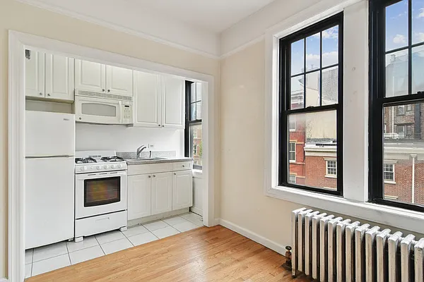 Rented by Cooper & Cooper Real Estate | media 6