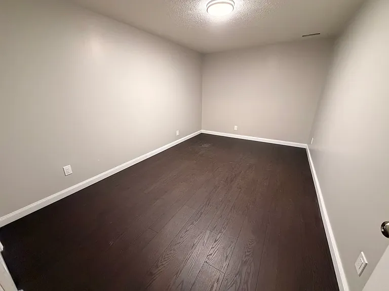 908 Mineral Dr — Photo 31