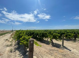 1 S Plumas Ave, Kerman, CA