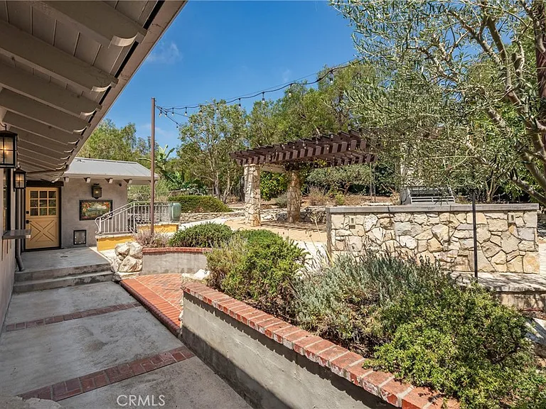 57 Narcissa Dr — Photo 33