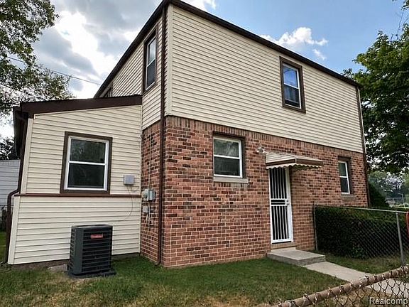 3rd image of 25501 Pembroke Ave