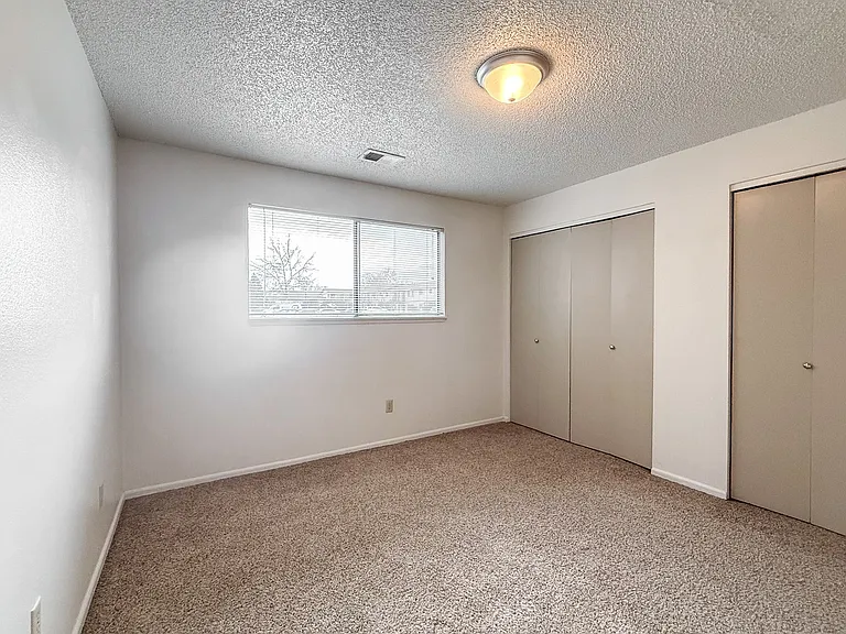 Avalon Court Apartments — Photo 26