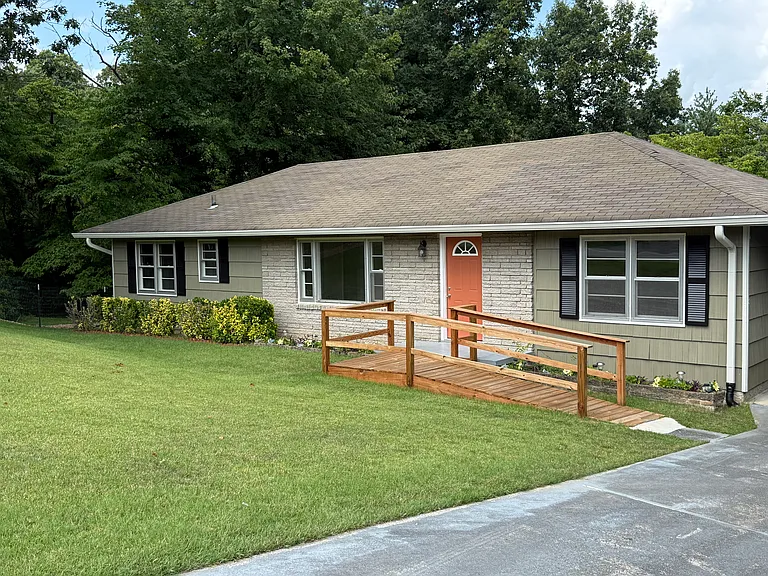 767 Mauldeth Rd — Photo 2