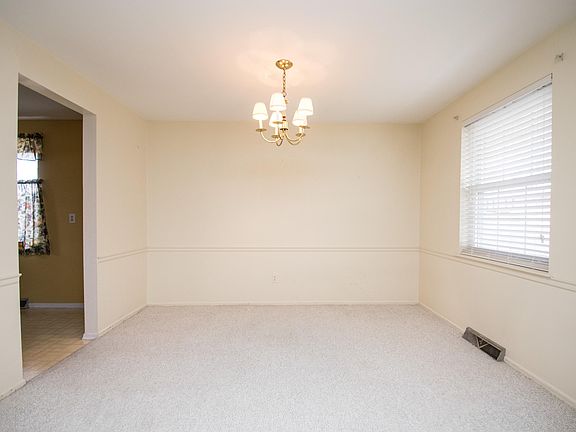 4th image of 207 Belair Dr