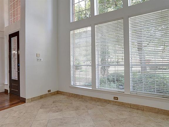 4th image of 4724 Deer Valley Ln