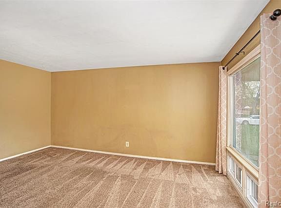 5th image of 33736 Pawnee St