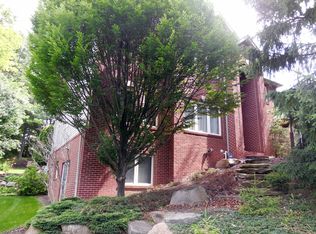 9670 Forest Ridge Dr, Clarkston, MI 48348